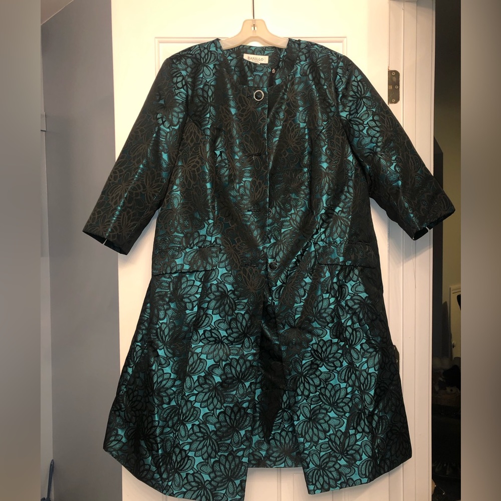 Danillo Woman 2pc semi formal dress and dress-length jacket, emerald and black.